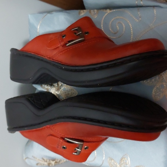 Clark's Leather Slip On Shoes Clogs Size 6 M - Picture 8 of 13